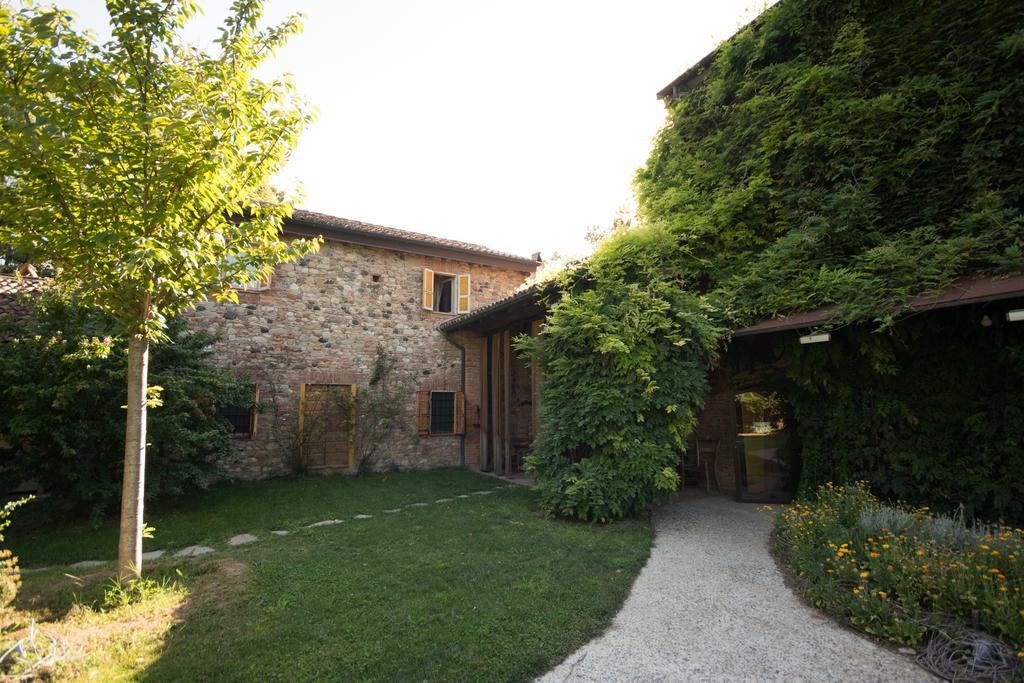 Locanda Dei Melograni Gossolengo Exterior photo