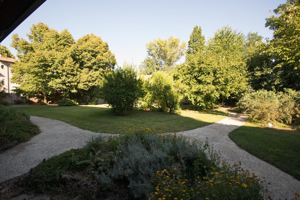 Locanda Dei Melograni Gossolengo Exterior photo