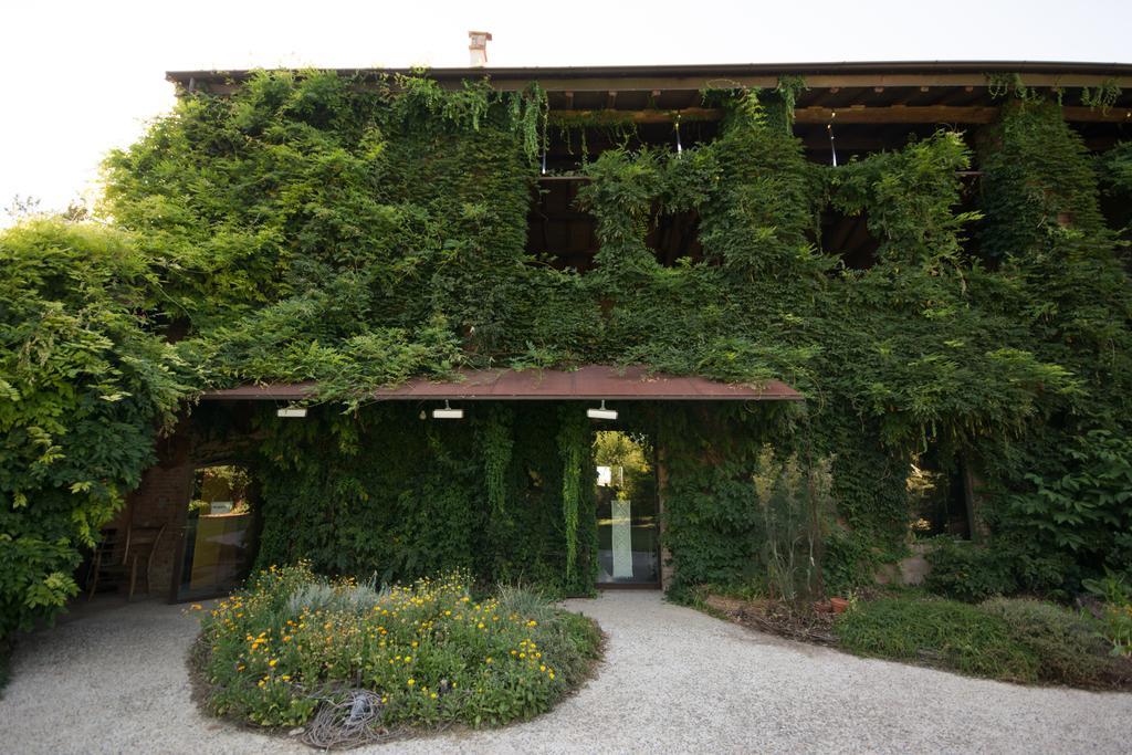 Locanda Dei Melograni Gossolengo Exterior photo
