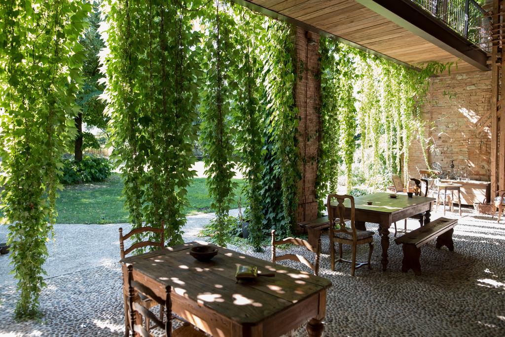 Locanda Dei Melograni Gossolengo Exterior photo